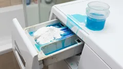 Téměř všichni nesprávně perou prádlo v pračce. Vysvětlení, proč to neděláme správně