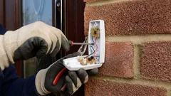 Jak snadno vyměnit starý zvonek vlastníma rukama