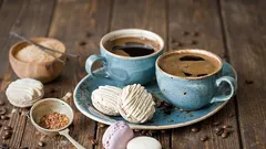 Ranní káva: zdravý rituál nebo past na žaludek