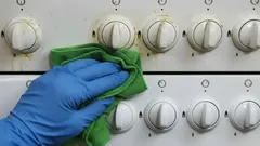 Nejčastější chyby při čištění knoflíků plynového sporáku a jak jim předejít