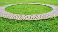 Desky, které nehnijí sto let: starodávná metoda zpracování, na kterou všichni zapomněli