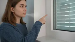 Nejčastější příčiny profukování oken a jak je odstranit svépomocí