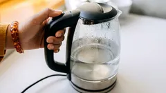 Proč se voda nesmí vařit dvakrát: pádný důvod