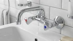 Proč je studená voda vždy vpravo a co se stane, když se to udělá naopak: nelze zaměnit studenou a teplou vodu?